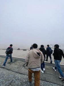 霧で何も見えない阿蘇山