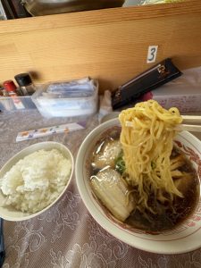 麺を持ち上げた写真